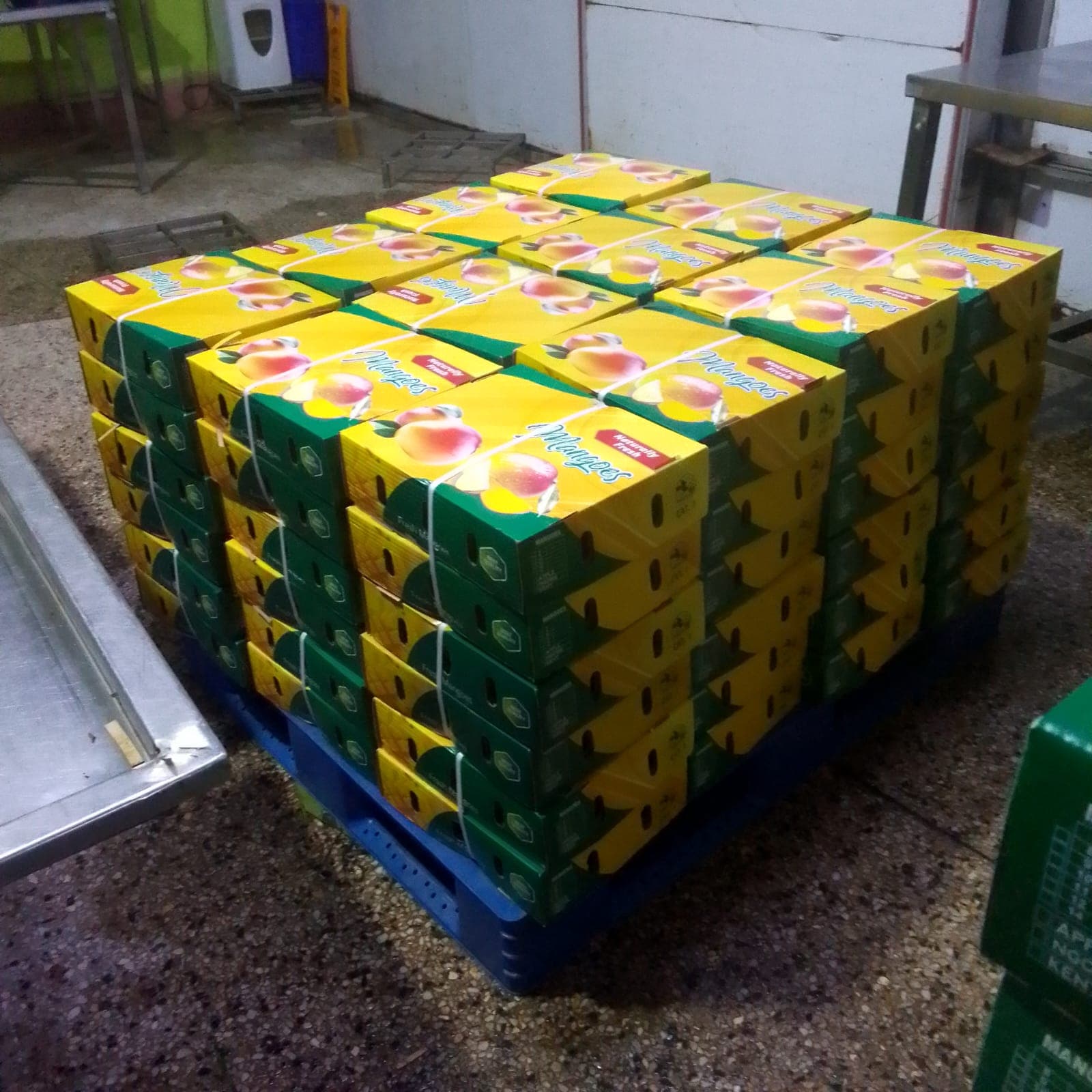 Boxes of Apple Mangoes ready to be shipped by air cargo to Dubai (Sahel-Agrisol / public domain)