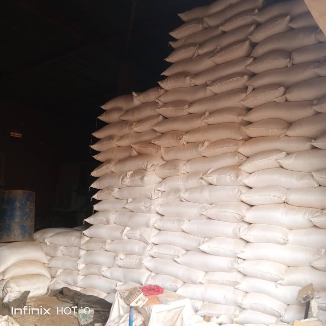 सफेद तिल का स्टॉक (श्रेय: Sahel Agri-Sol / Adalidda / सार्वजनिक डोमेन)